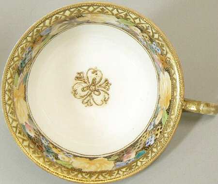 N3395 Footed Cup