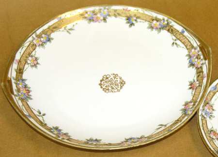 N1485 Handled Cake Plate