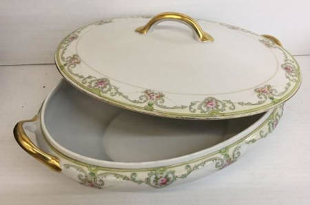 N3752 Oval Covered Vegetable
