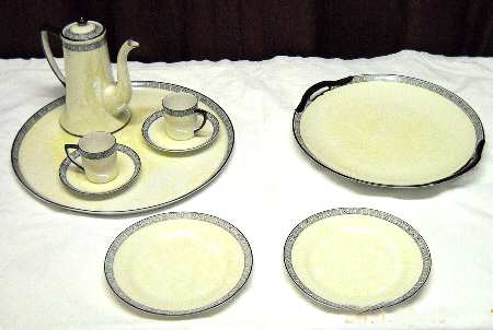 N3569 Handled Cake Plate