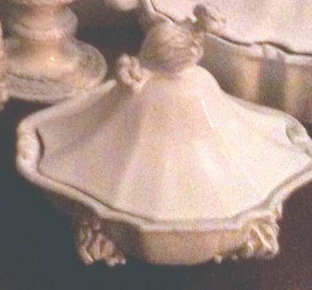 NM28 Sauce Boat & Lid