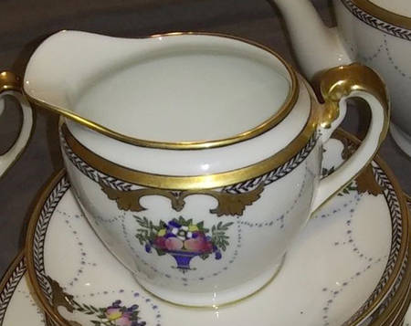 N3812 Creamer