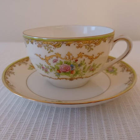 N3815 Flat Cup & Saucer Set