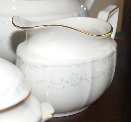 7307 Gravy Boat