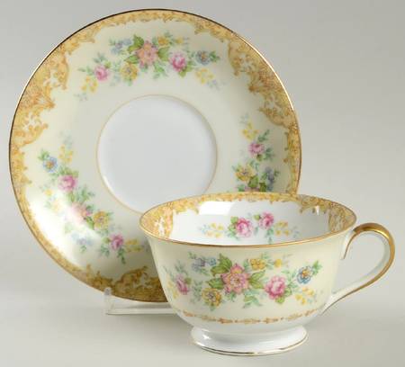 N42 Footed Cup & Saucer Set