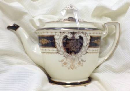 N3841 Teapot & Lid
