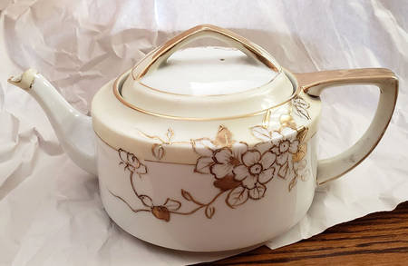 N3852 Teapot & Lid