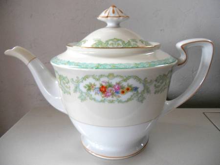 N3860 Teapot & Lid