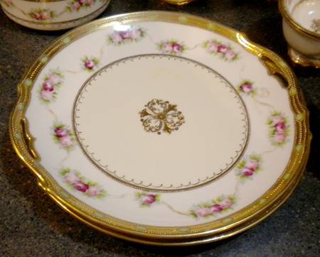 N2636 Handled Cake Plate