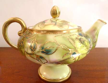 N3877 Teapot & Lid
