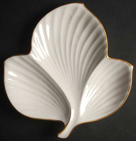 N3893 Leaf Shaped Dish