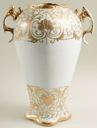 N3940 11" Handled Vase