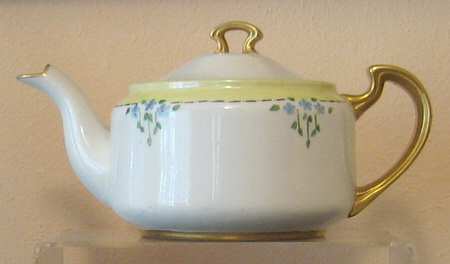 N3945 Teapot & Lid