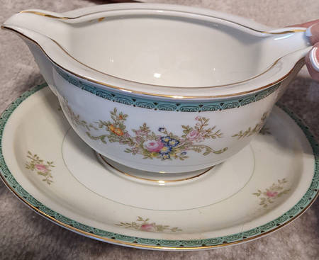 NAG70 Gravy Boat with Attached Underplate