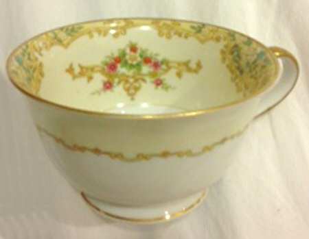 N990 Footed Cup