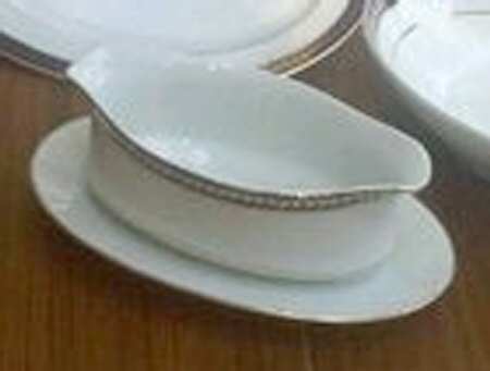 Zita Gravy Boat with Attached Underplate