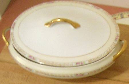 N3665 Oval Covered Vegetable