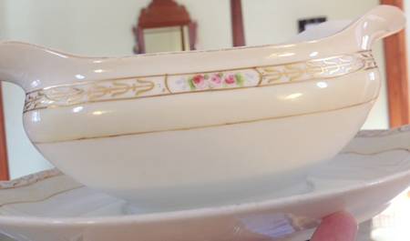 N3665 Gravy Boat with Attached Underplate