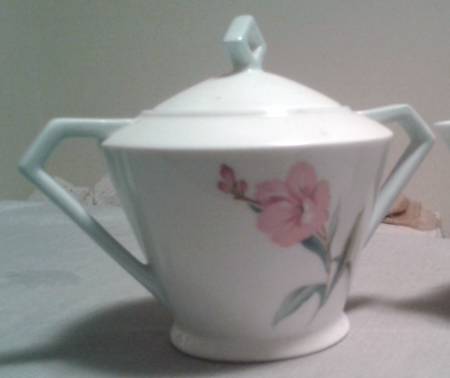 N3674 Sugar Bowl & Lid