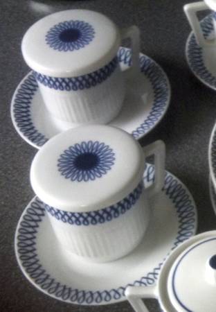 NEU10 Flat Cup & Saucer Set with Lid