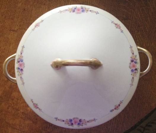 N7355 Round Covered Vegetable