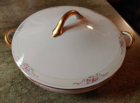 N4287 Round Covered Vegetable