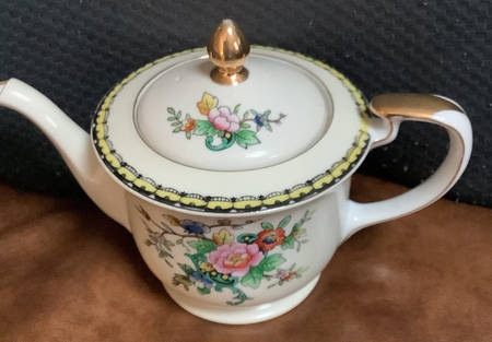 N3715 Teapot & Lid