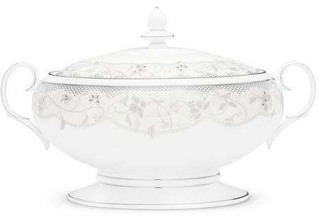Calais Blanche Round Covered Vegetable
