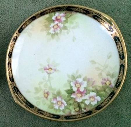 N4499 Handled Cake Plate