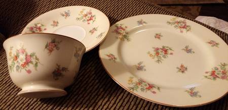 N4527 Footed Cup & Saucer Set