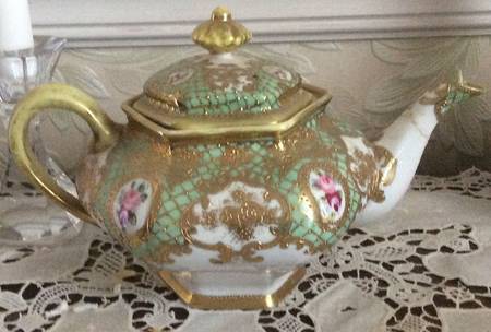 N4988 Teapot & Lid