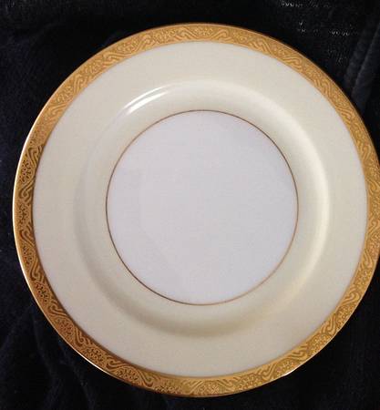 Deluxe by Noritake