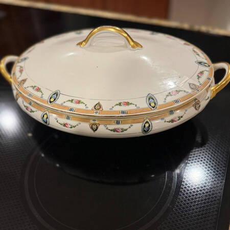 N5016 Oval Covered Vegetable