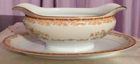 N4350 Gravy Boat with Attached Underplate