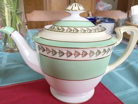 N5049 Teapot & Lid