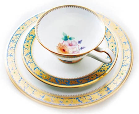 Grand Broche Footed Cup & Saucer Set