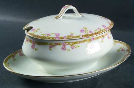 OSG10 Gravy Boat w/Attached Underplate & Lid