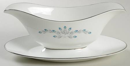 Bluefield Gravy Boat with Attached Underplate