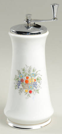Carlyle Pepper Mill by Oxford (Div of Lenox)