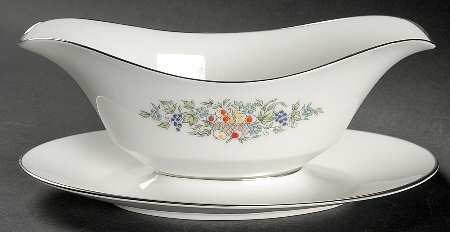 Carlyle Gravy Boat with Attached Underplate