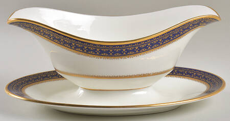 Cortina Gravy Boat with Attached Underplate