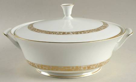 Golden Glen Round Covered Vegetable