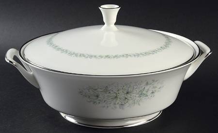 Meadowlark Round Covered Vegetable
