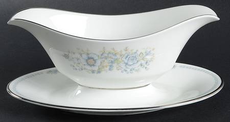 Midsummer Gravy Boat with Attached Underplate