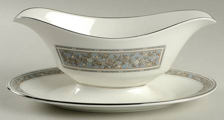 Rendezvous Gravy Boat with Attached Underplate