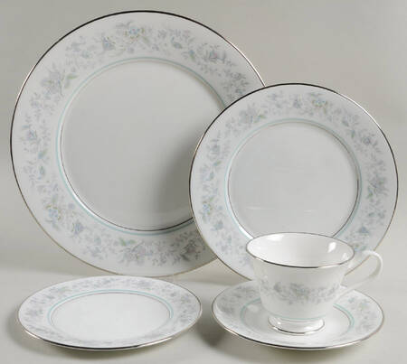Spring 40 Piece Estate Set
