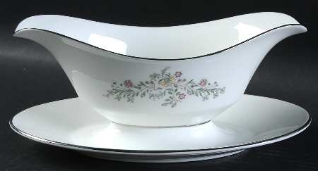 Tenderly Gravy Boat with Attached Underplate