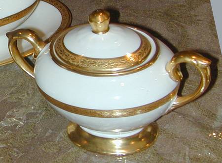 Laurel Sugar Bowl & Lid