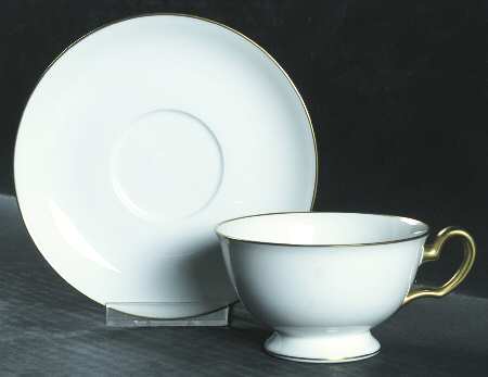 OKU1 Footed Cup & Saucer Set