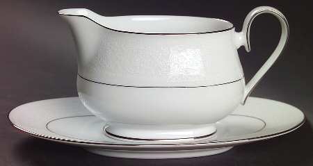Erin Lace Gravy Boat & Underplate